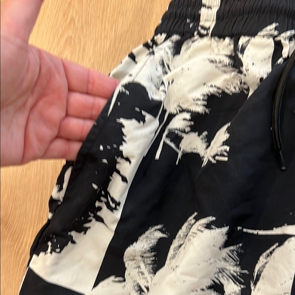 Byrd Men's Black and White Swim Shorts - Large - Picture 4 of 7